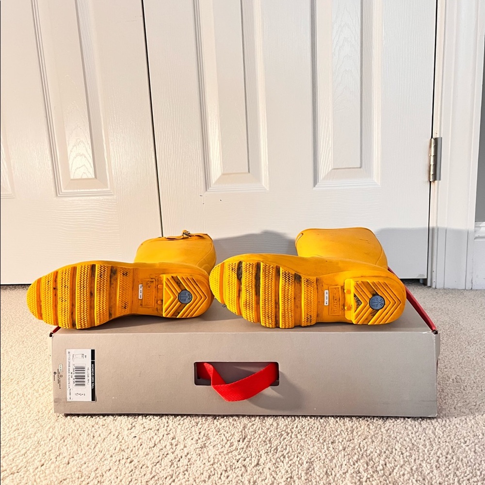 Bundle: Hunter Boots Yellow Sz 6 & matching raincoat size 11-12 yrs - Picture 4 of 5